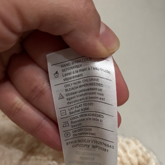 Vince. Cozy Cream Sweater - Picture 4 of 5